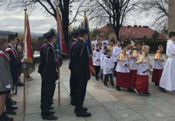 Mieszkańcy Mystkowa i Mszalnicy na wspólnej modlitwie w intencji Ojczyzny.