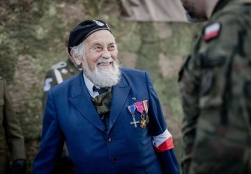 „MAMUT” PODPUŁKOWNIKIEM, KOLEJNI OCHOTNICY ŻOŁNIERZAMI OBRONY TERYTORIALNEJ