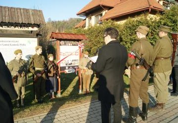 Odsłonięcie tablicy patriotycznej w Kamionce Wielkiej.