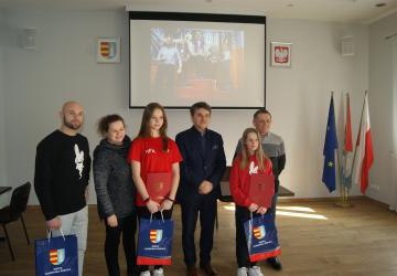 Gratulacje dla Wiktorii Bisagi i Darii Myjak