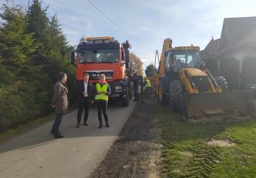 Budowa oświetlenia na drodze Okrągłe-Krzyżówka