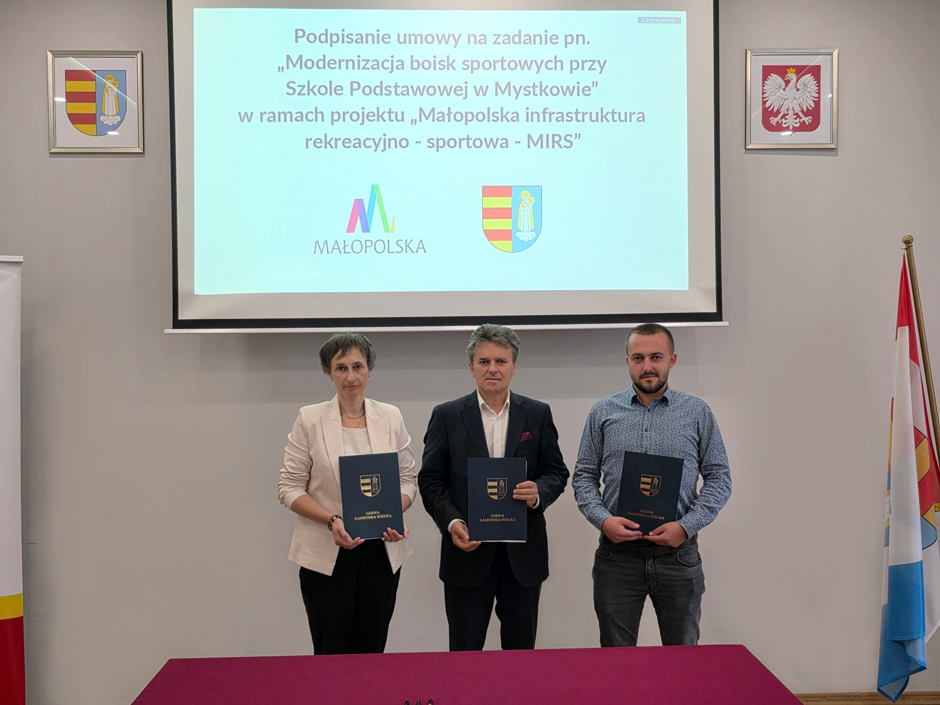 Rusza modernizacja boisk przy Szkole Podstawowej w Mystkowie. Inwestycja kosztować będzie prawie pół miliona złotych