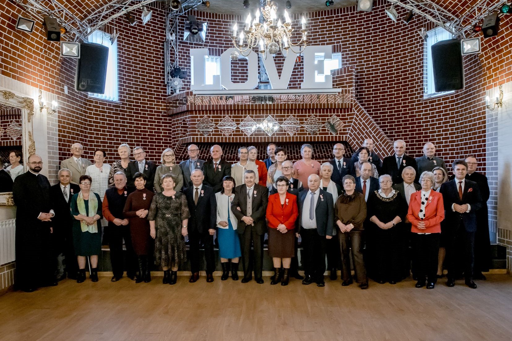 17 par małżeńskich odznaczonych „Medalami za długoletnie pożycie małżeńskie”